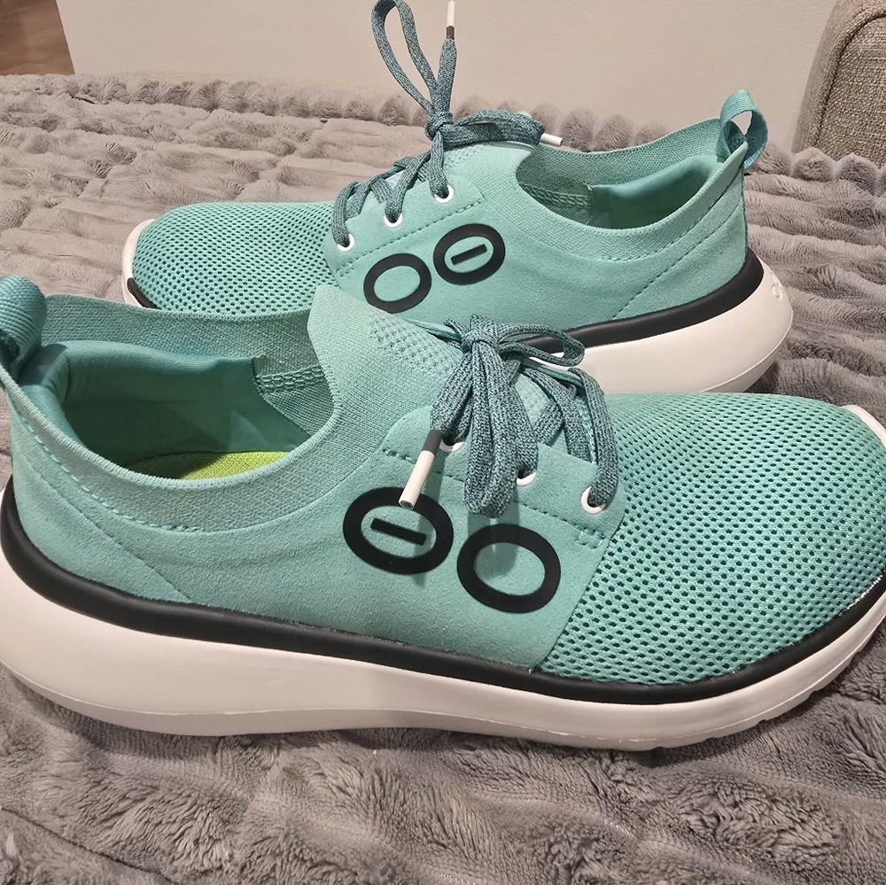 OOFOS Womens Size 8  Oomy Stride Emerald Green White